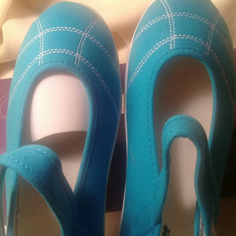 Shoes - Picture 2 of 5